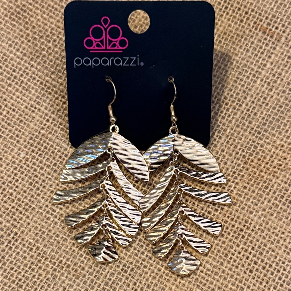 ๐ป Paparazzi Palm Lagoon Gold Palm Leaf Dangle Earrings